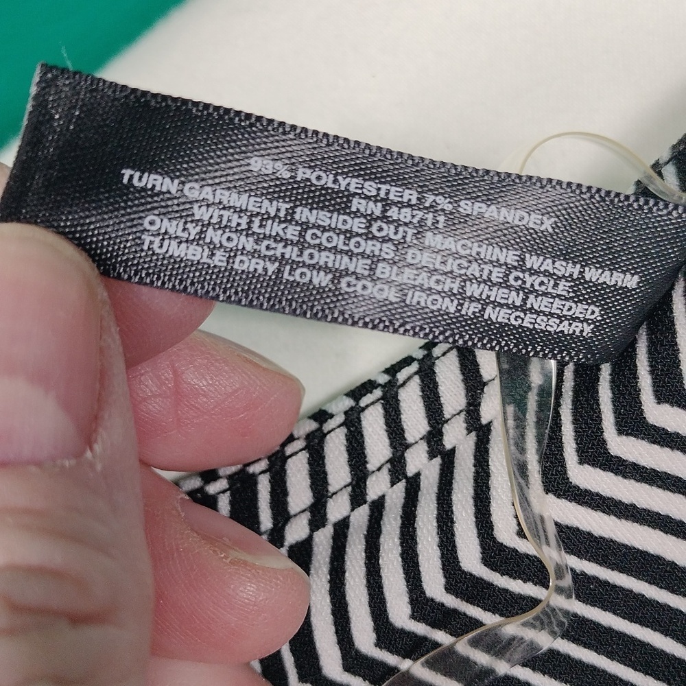 NWT Massini Black and White Chevron Blouse Size 3X - Picture 3 of 8